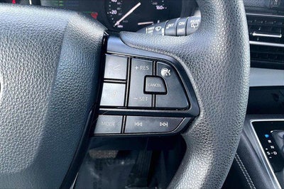 2025 Toyota Sienna LE