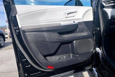 2025 Toyota Sienna LE