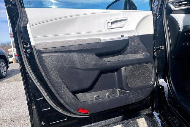 2025 Toyota Sienna LE