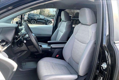 2025 Toyota Sienna LE