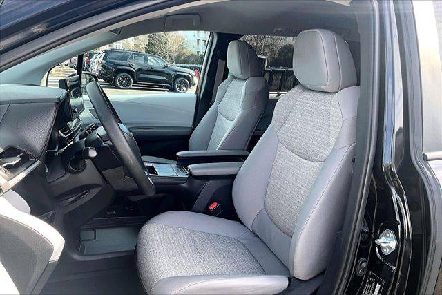 2025 Toyota Sienna LE