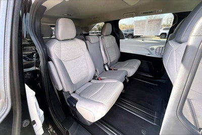 2025 Toyota Sienna LE