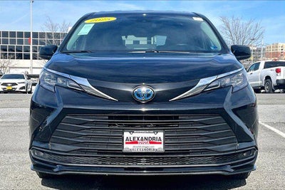 2025 Toyota Sienna LE
