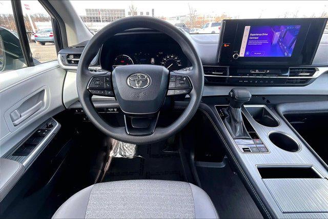 2025 Toyota Sienna LE
