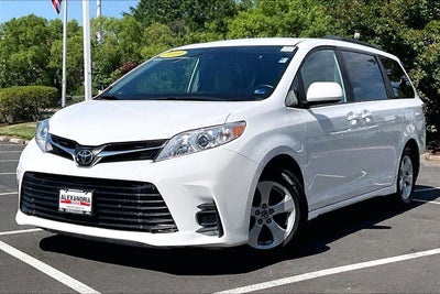 2019 Toyota Sienna LE