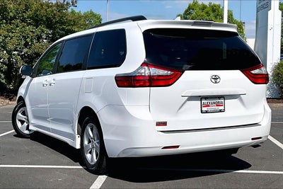 2019 Toyota Sienna LE