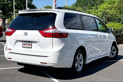 2019 Toyota Sienna LE
