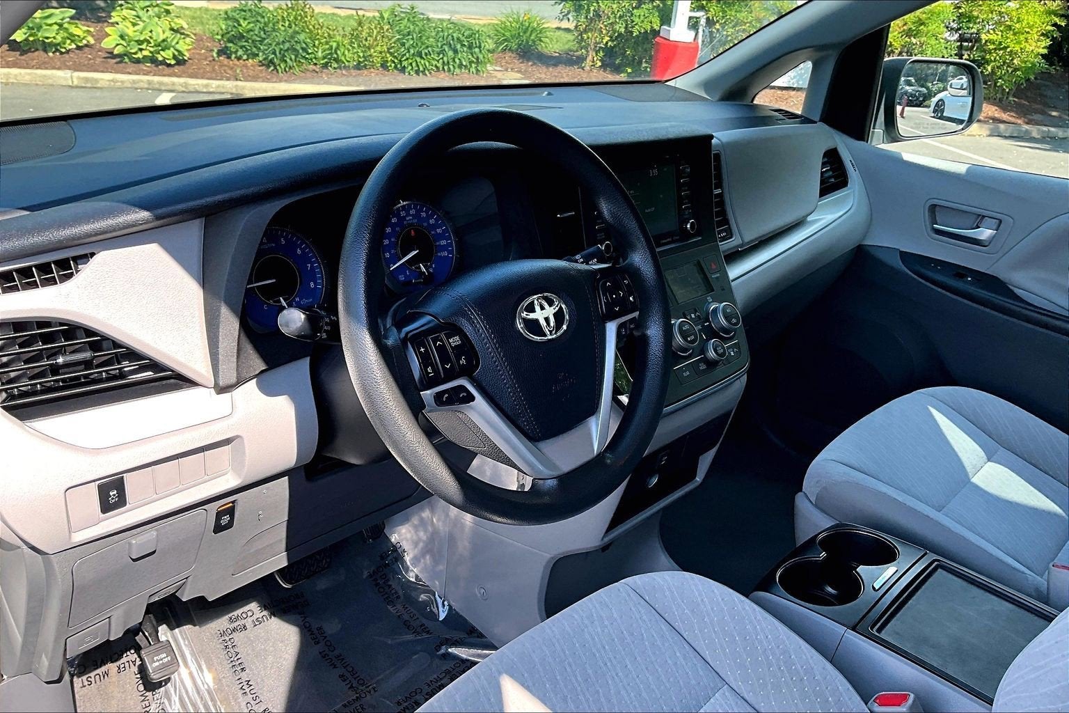 2019 Toyota Sienna LE