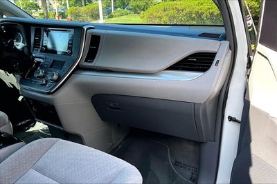 2019 Toyota Sienna LE