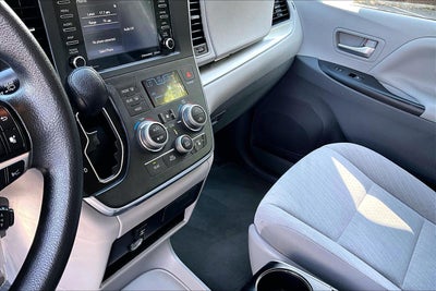 2019 Toyota Sienna LE
