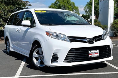 2019 Toyota Sienna LE