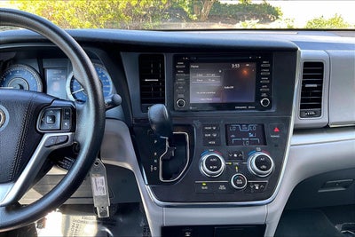 2019 Toyota Sienna LE