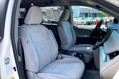 2019 Toyota Sienna LE