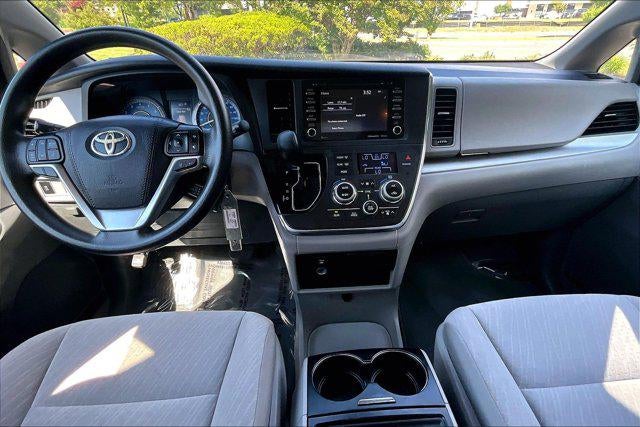 2019 Toyota Sienna LE