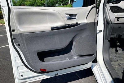 2019 Toyota Sienna LE