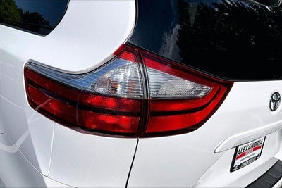 2019 Toyota Sienna LE
