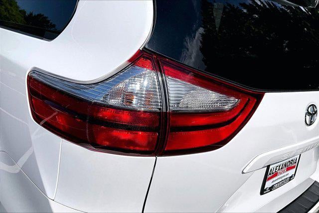 2019 Toyota Sienna LE