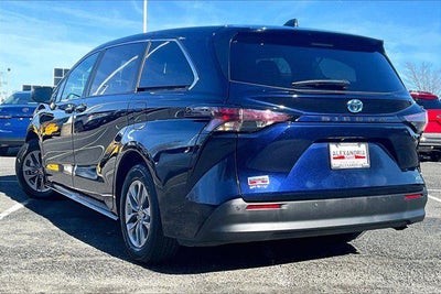 2025 Toyota Sienna XLE