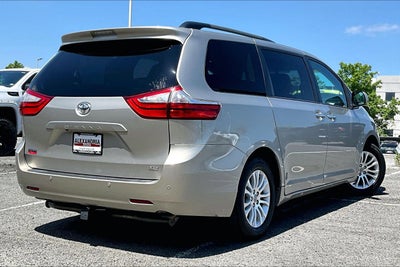 2017 Toyota Sienna XLE