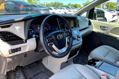 2017 Toyota Sienna XLE