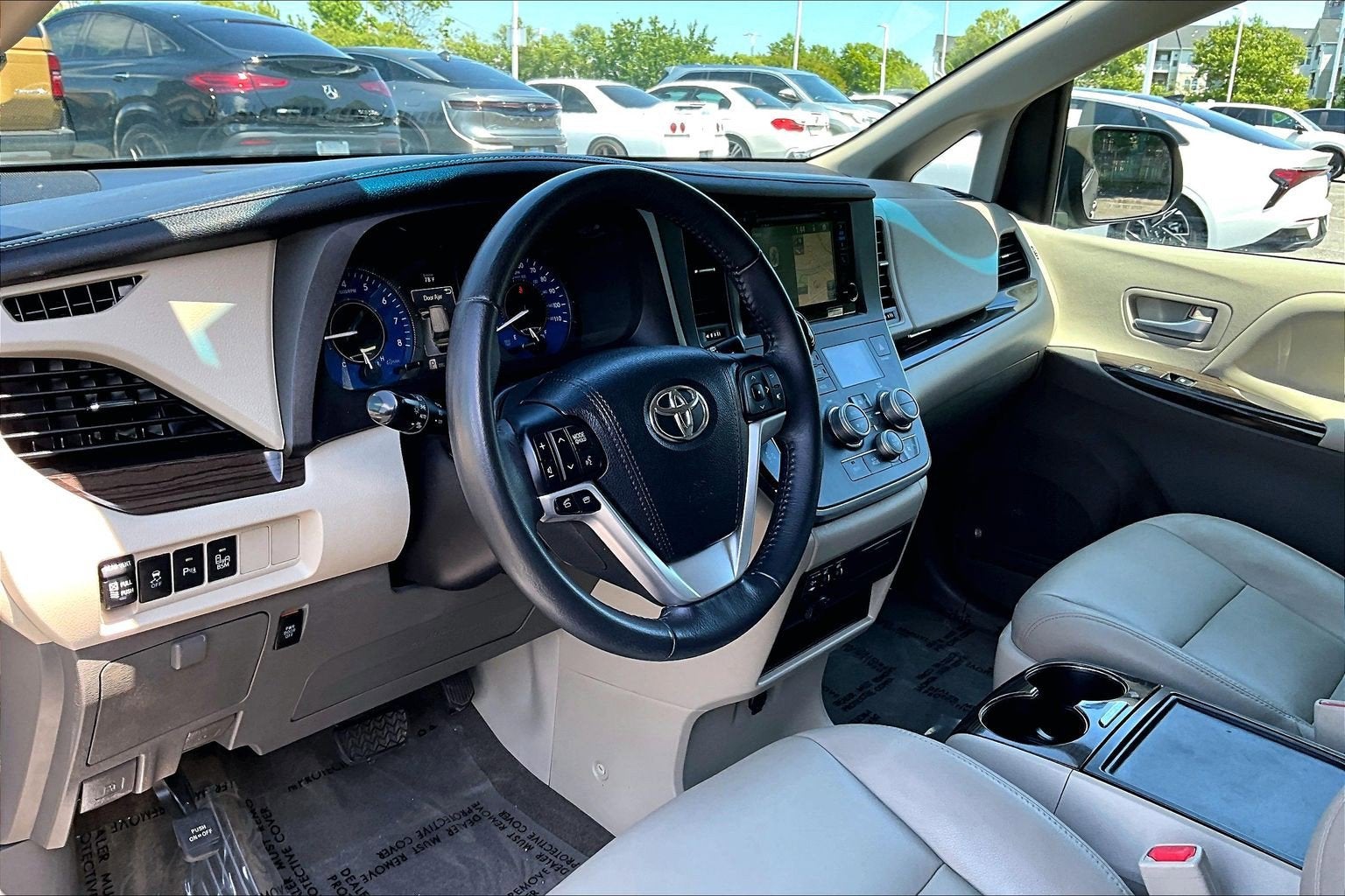 2017 Toyota Sienna XLE
