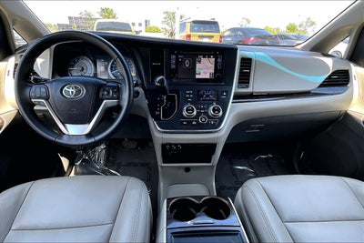 2017 Toyota Sienna XLE