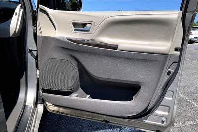 2017 Toyota Sienna XLE
