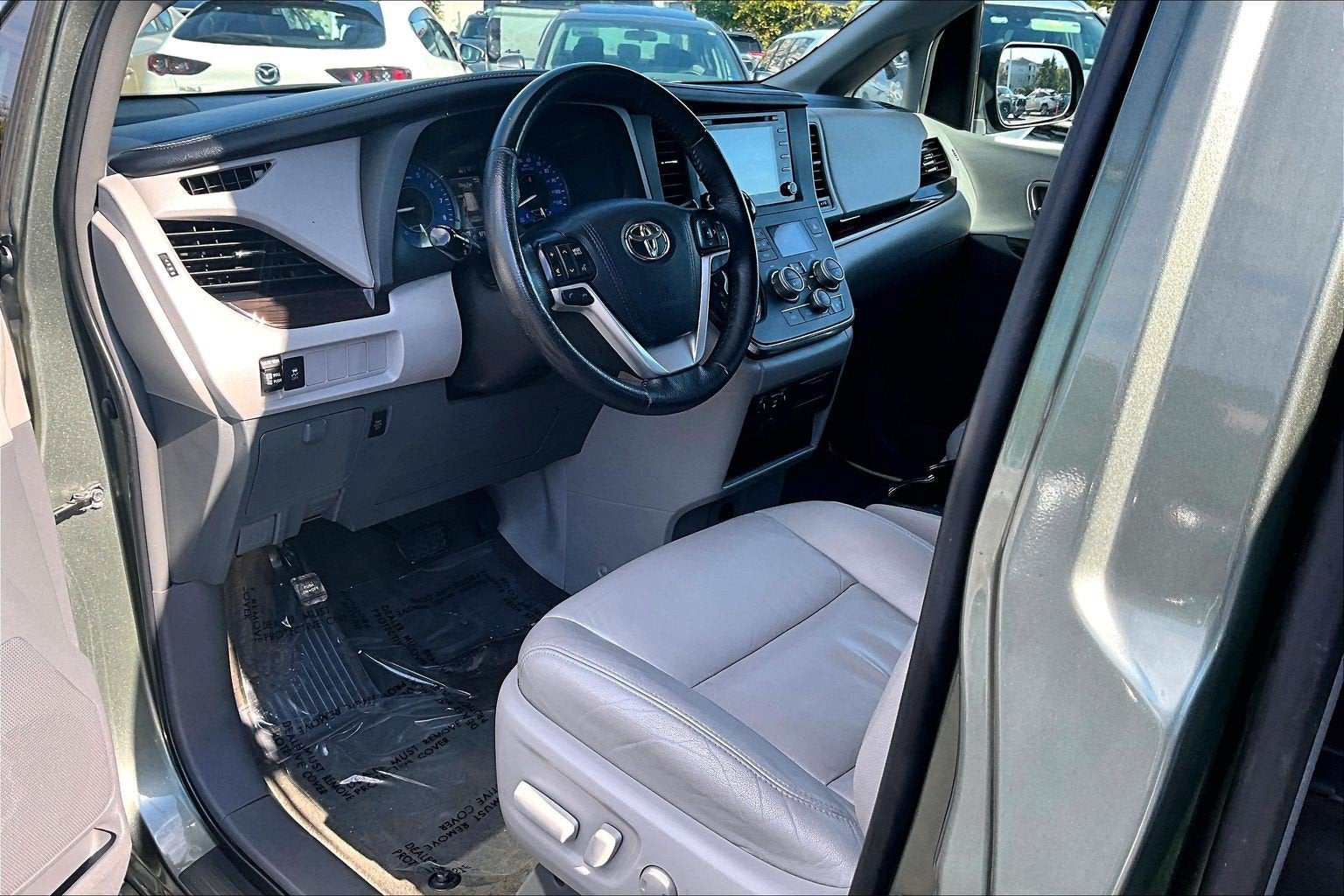 2018 Toyota Sienna XLE