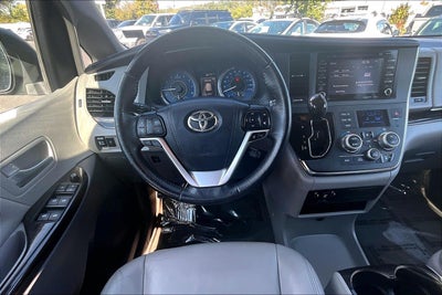 2018 Toyota Sienna XLE