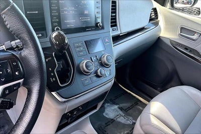 2018 Toyota Sienna XLE