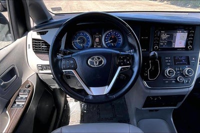 2018 Toyota Sienna XLE Premium