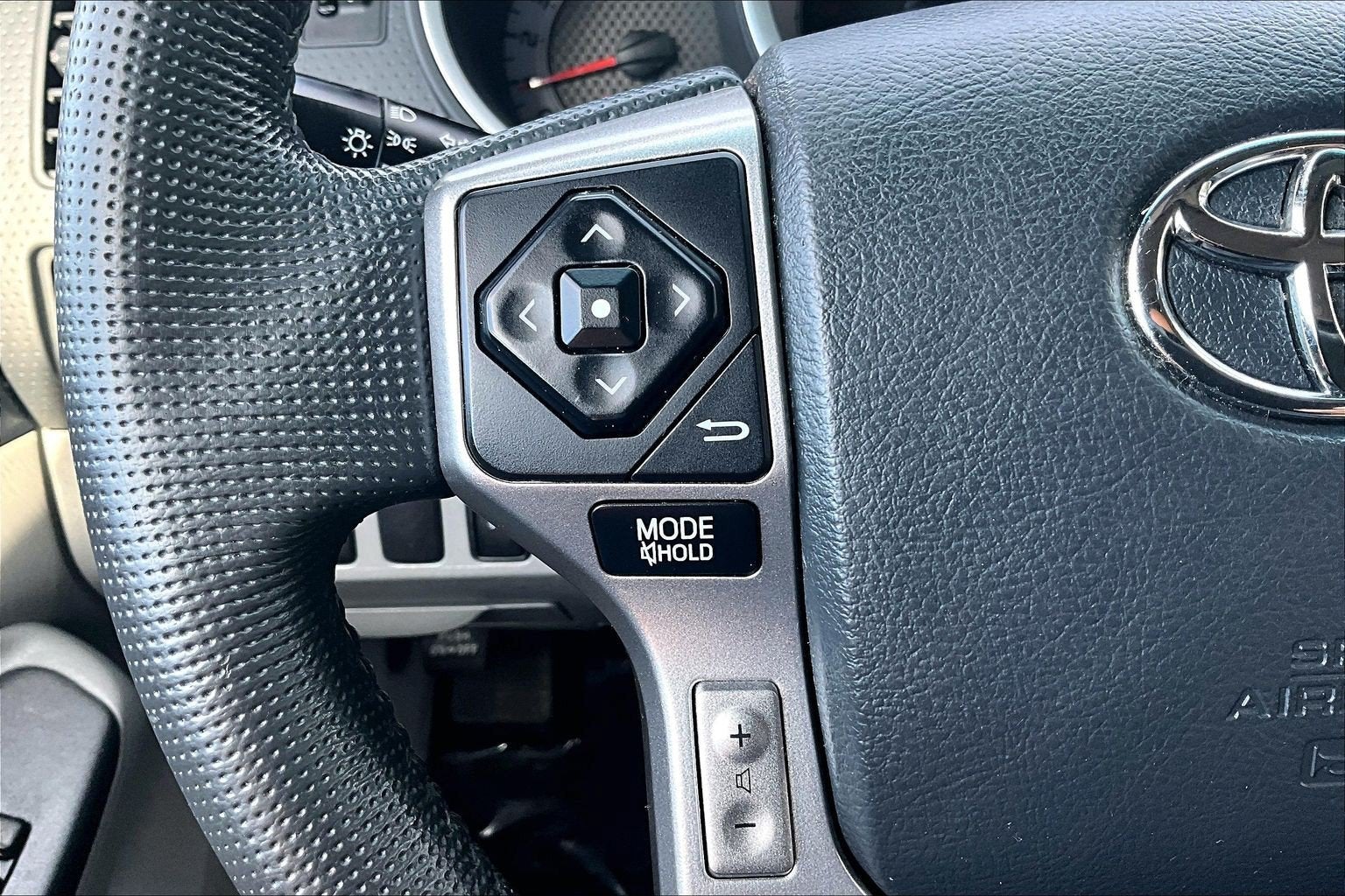2015 Toyota Tacoma 4WD Access Cab V6 AT (Natl)