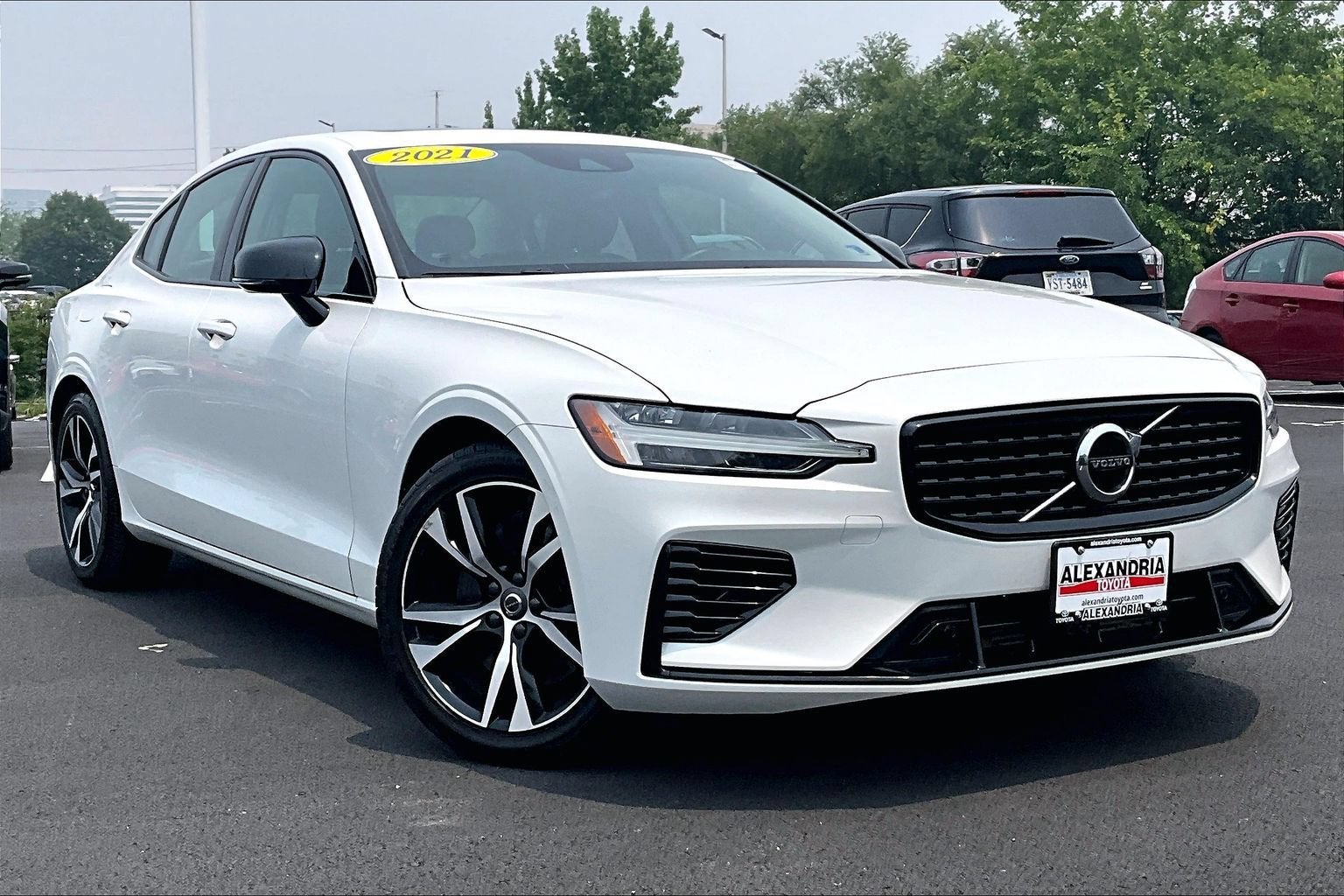2021 Volvo S60 R-Design Expression