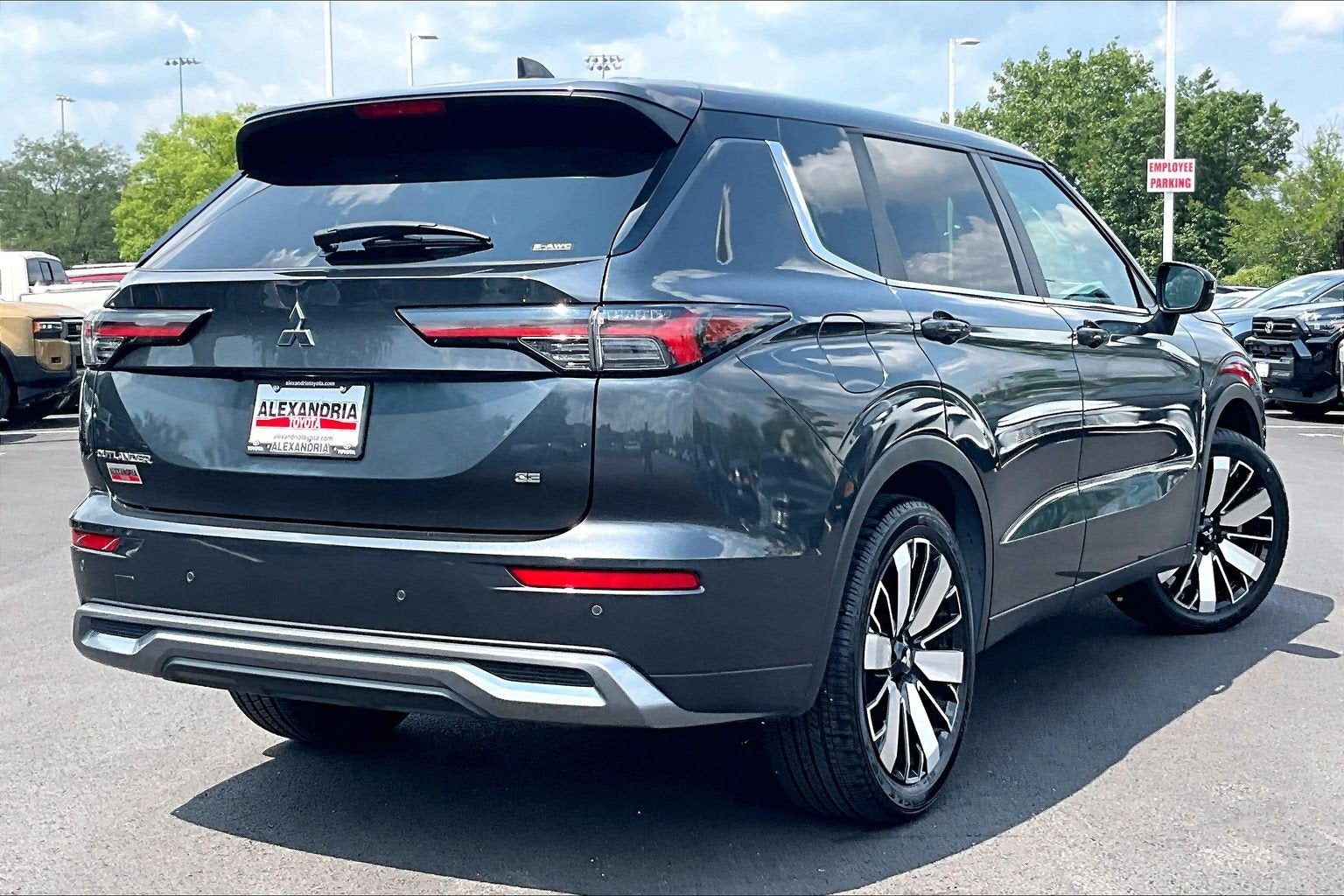 2025 Mitsubishi Outlander SE
