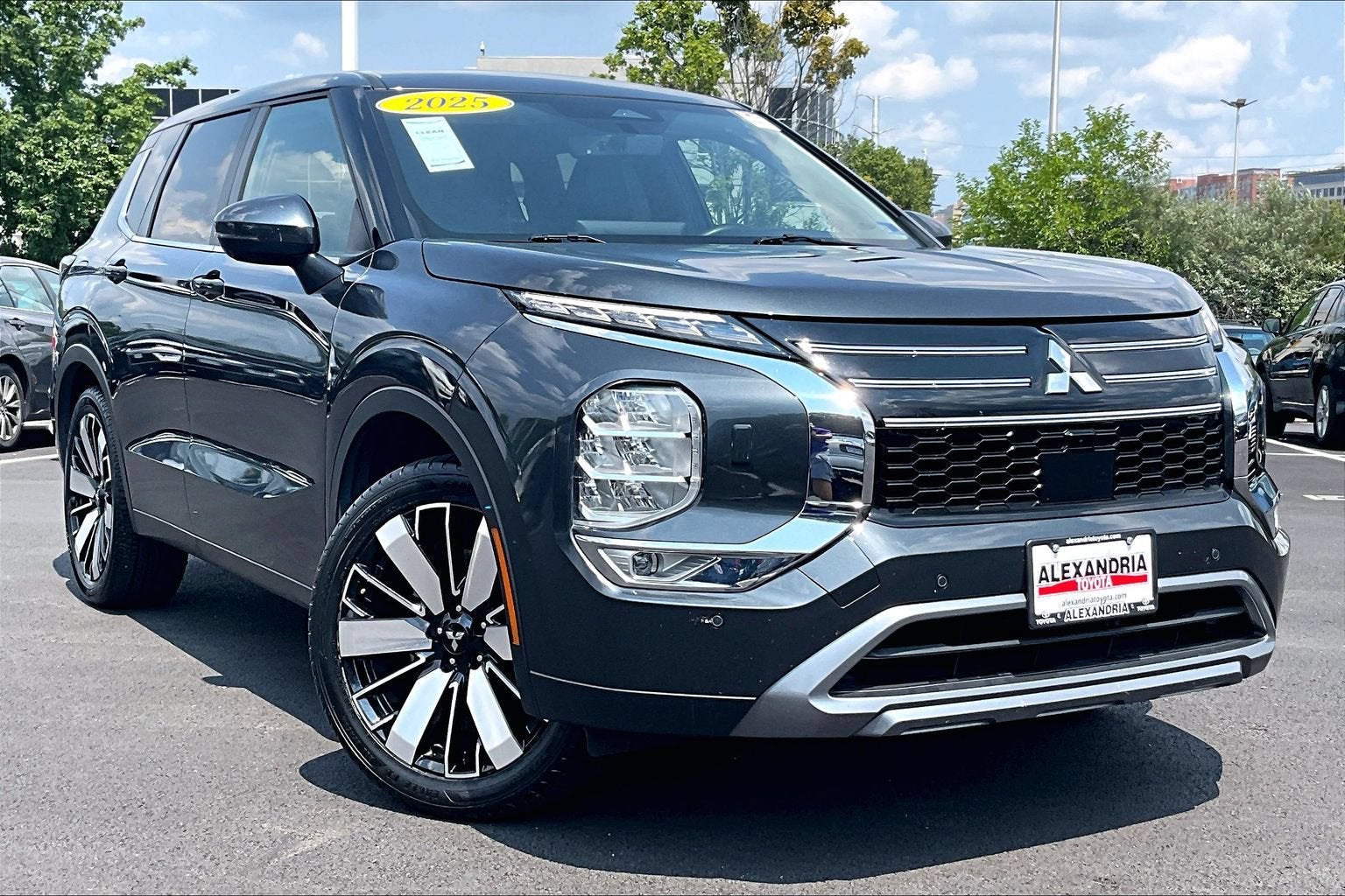 2025 Mitsubishi Outlander SE