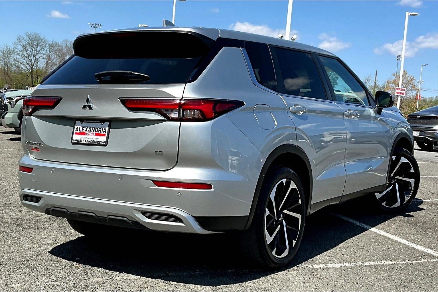 2024 Mitsubishi Outlander SE