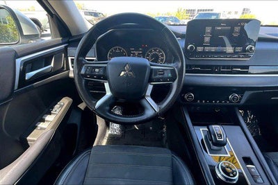 2024 Mitsubishi Outlander SE