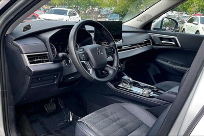2025 Mitsubishi Outlander SE