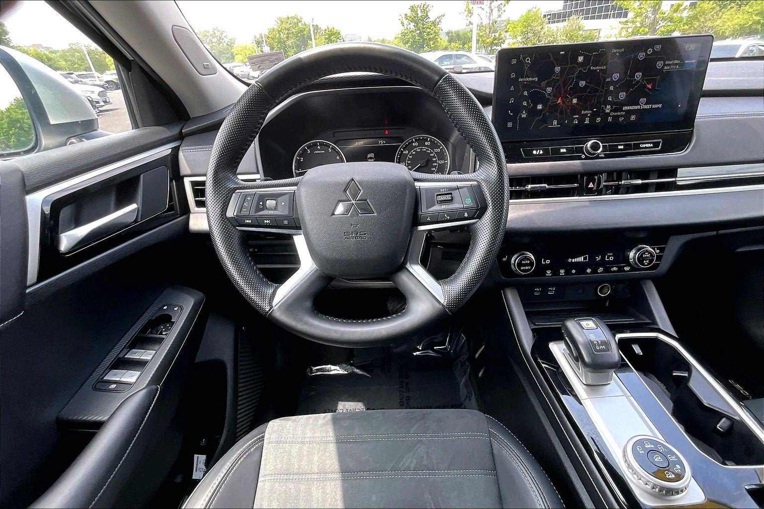 2025 Mitsubishi Outlander SE