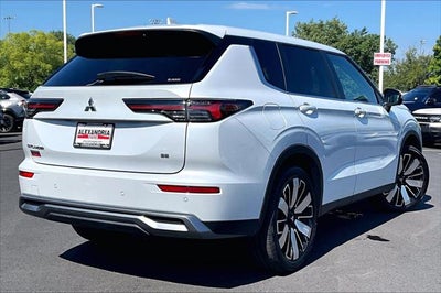 2025 Mitsubishi Outlander SE