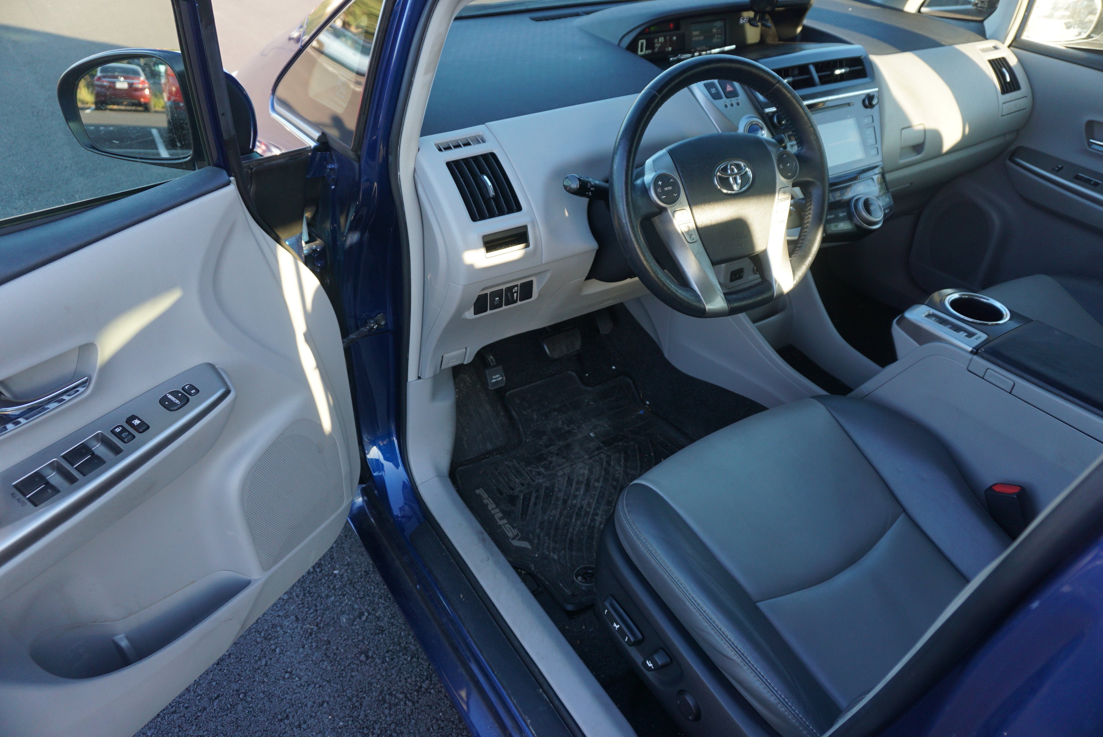 2015 Toyota Prius v Four