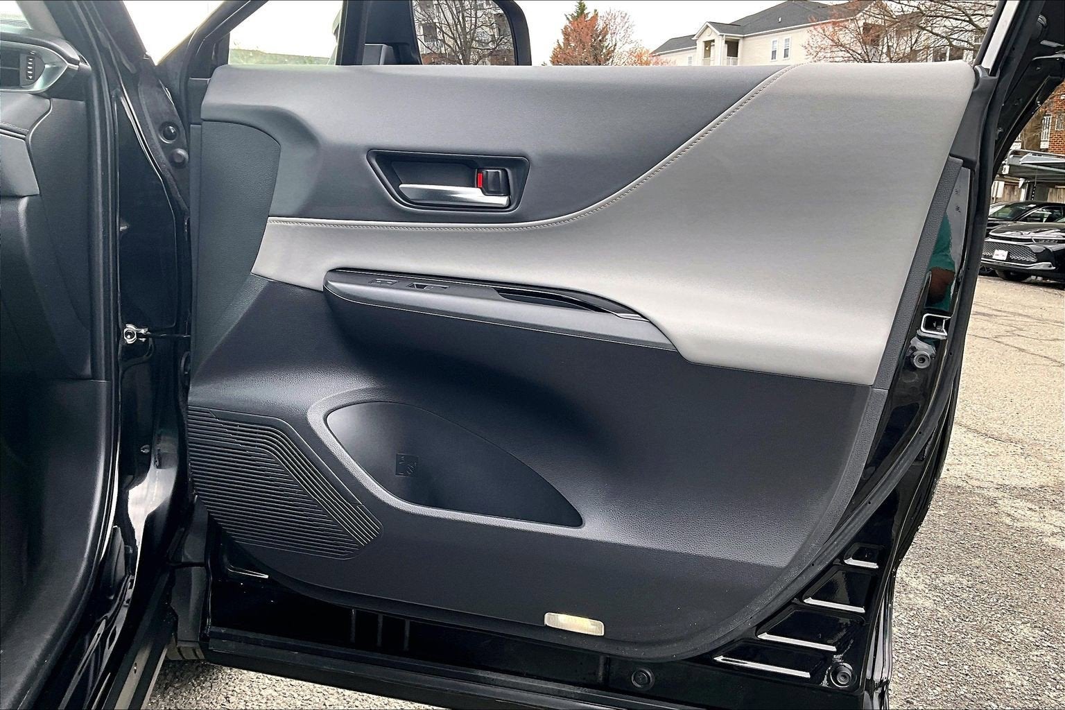 2023 Toyota Venza LE