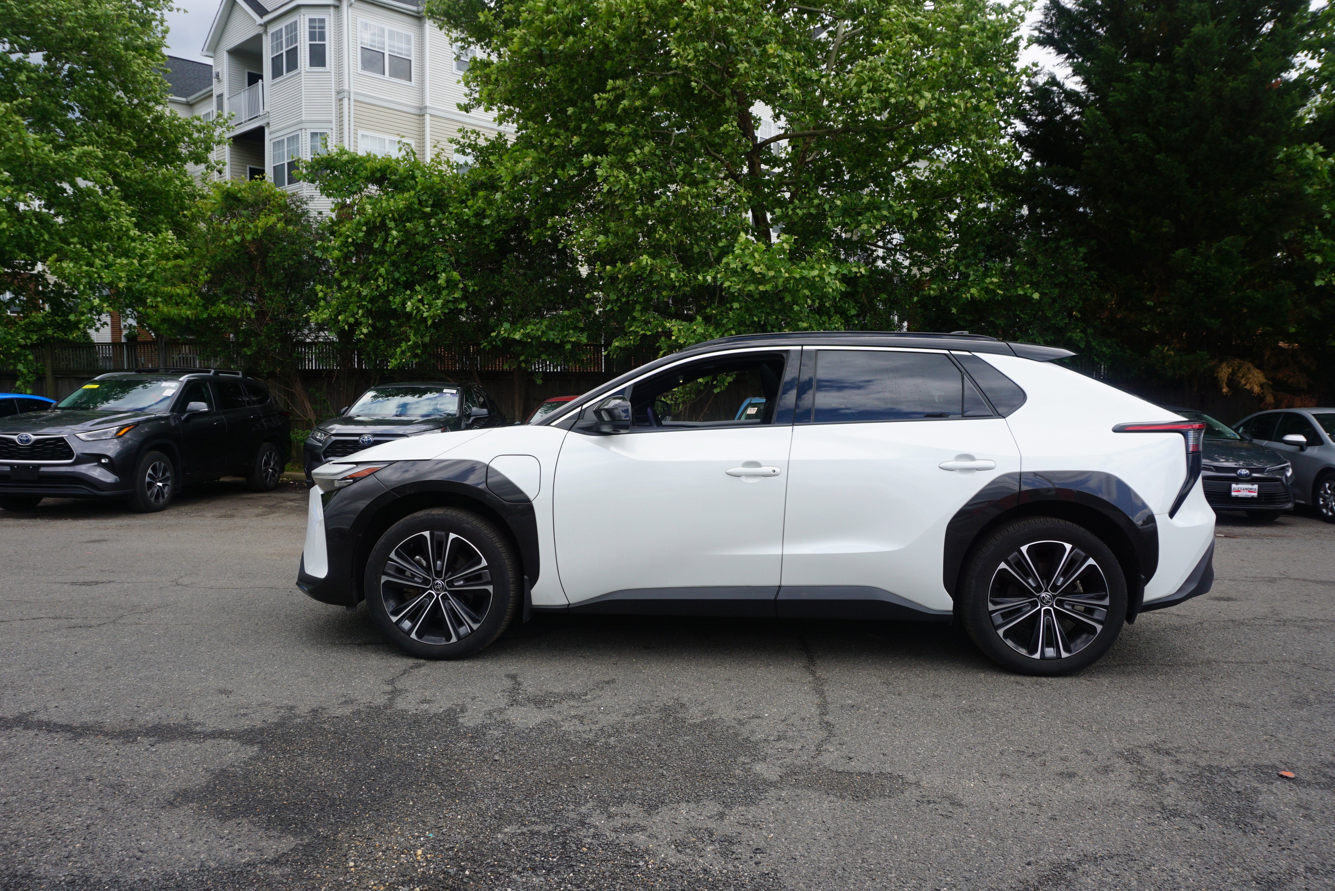 2023 Toyota bZ4X Limited