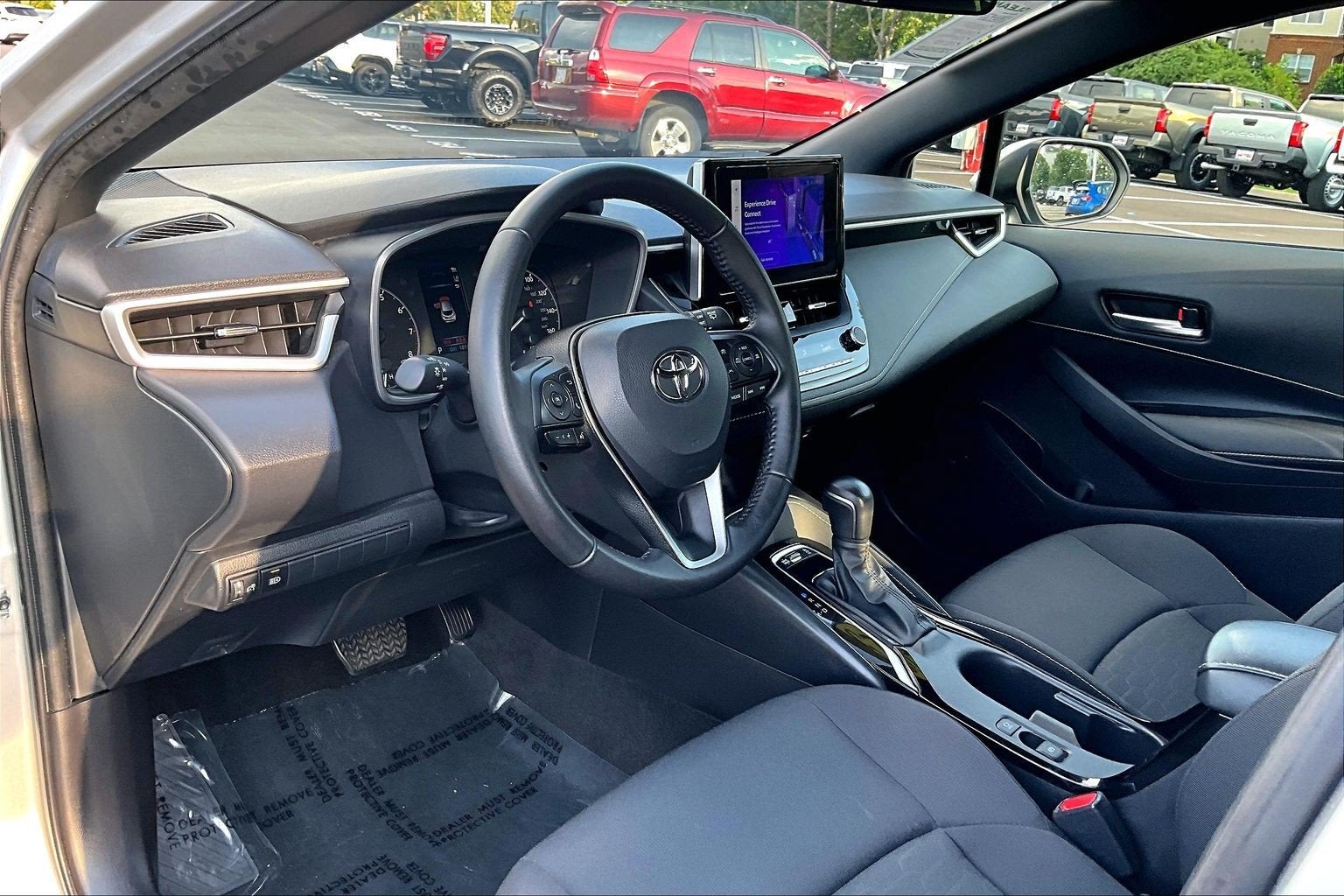 2025 Toyota Corolla Hatchback SE