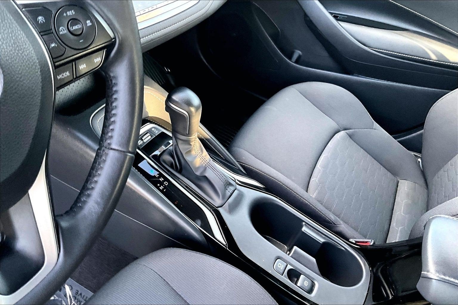 2025 Toyota Corolla Hatchback SE