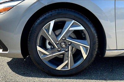 2024 Hyundai Elantra Limited
