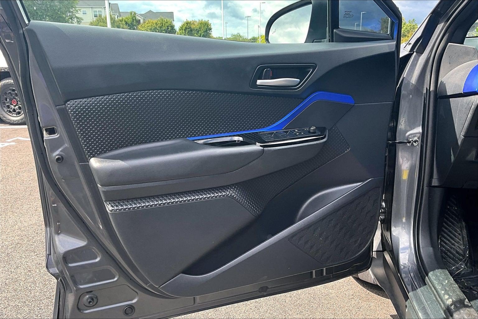 2022 Toyota C-HR XLE