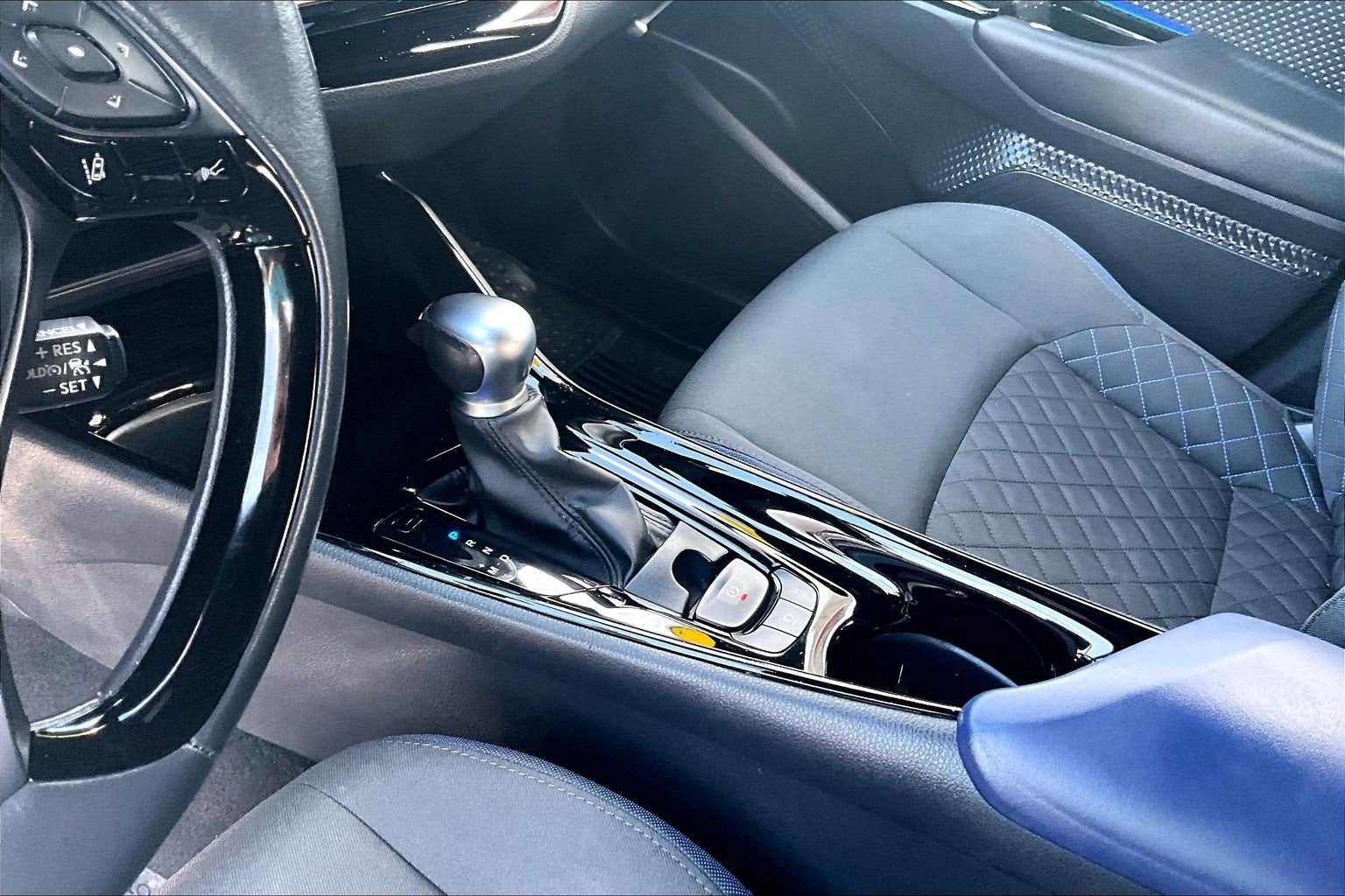 2022 Toyota C-HR XLE