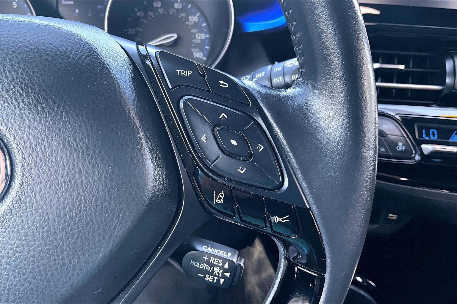 2022 Toyota C-HR XLE