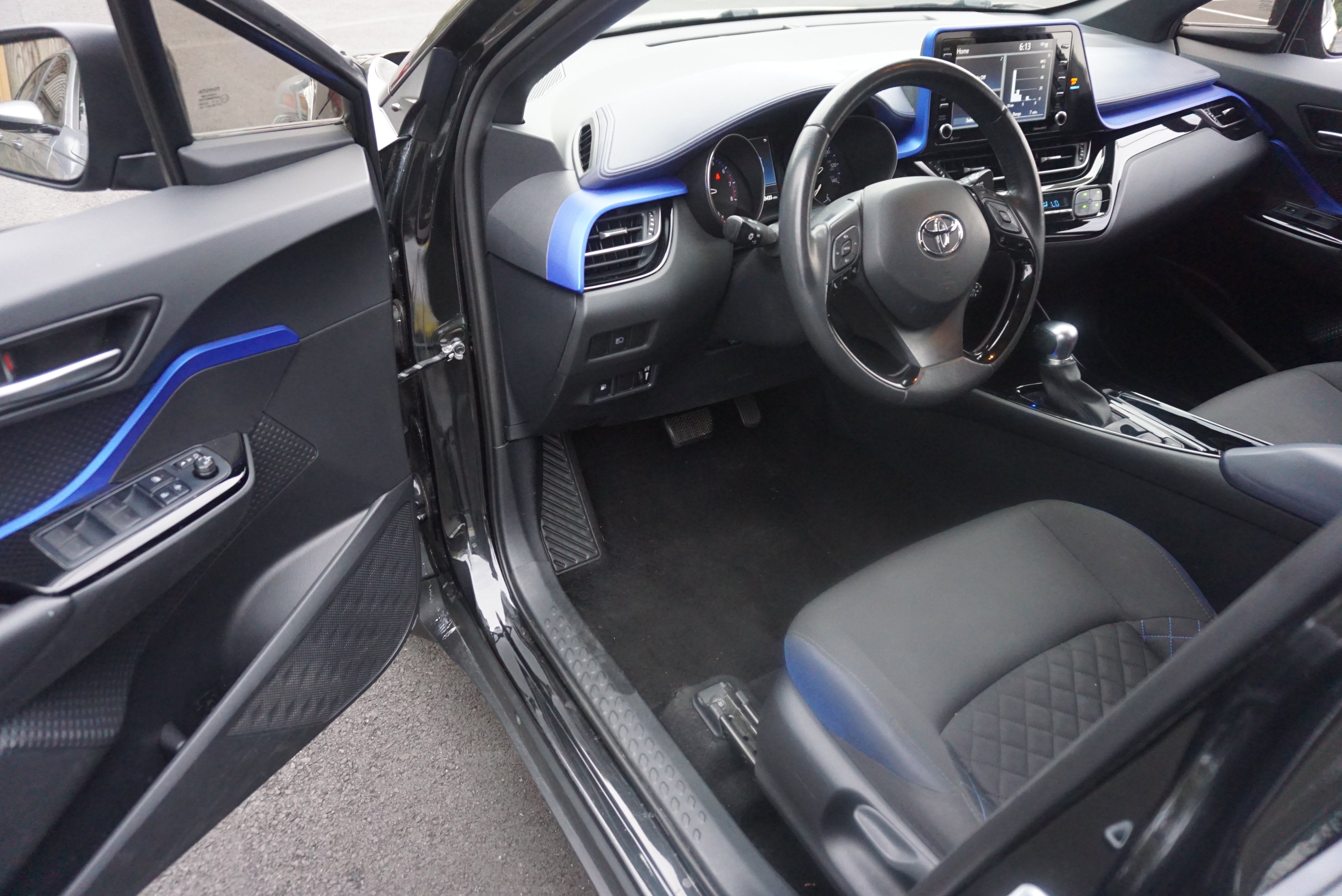 2022 Toyota C-HR XLE